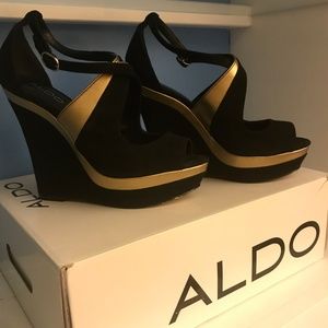Aldo Wedges- Black/Gold